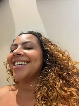 Chloe_Leaozinho - Siririca no provador