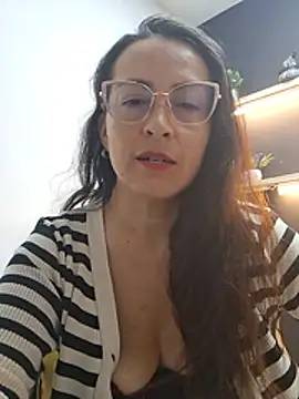 Lauryn_Jones - show my tits