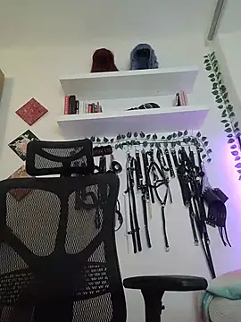 Divine_eve - top off and tits play