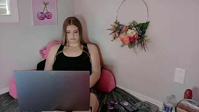 Yasmindoll98 - Squat ride dildo naked💦