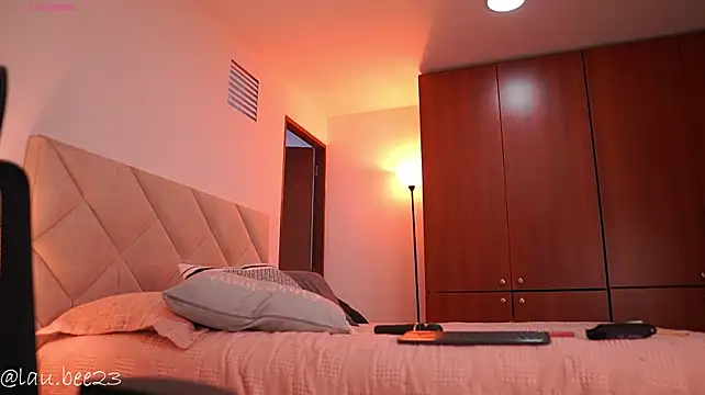 Lau_Bee - make me wet 😈