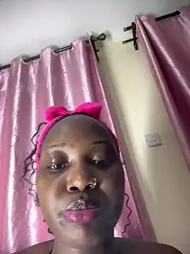 Queen_Arnah254 - Ride dildo till i pour water😩💦💦💦