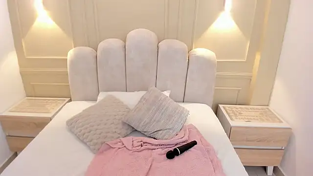 LESLYSIMPSON - plug in my cute ass