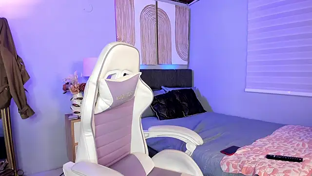 Qlooncita - Spit on boobs