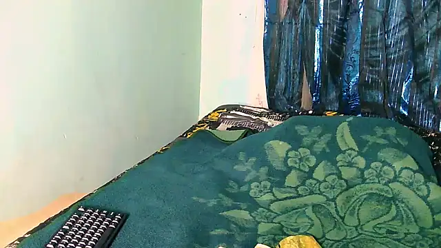 Fuckable_Nasty_MILF - ass spread