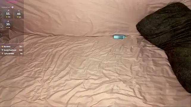CartiBlue - Jumping on a pillow + control toy 3 min