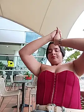 Julieth_hot-69 - Topless in a clothing store 😏🍒😈