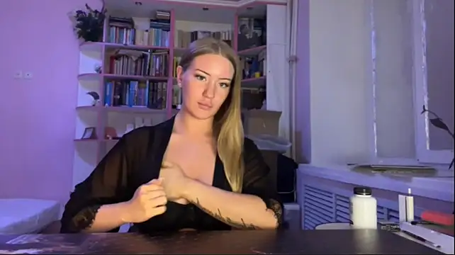 LisiKiss_ - Cute pose for you