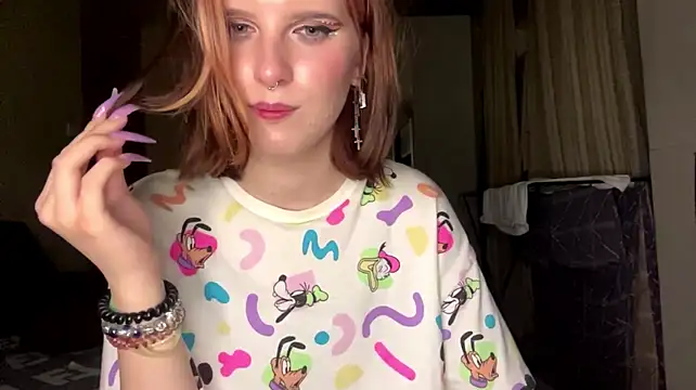 CortneyBosque - Show the bottom of the boobs + squeeze