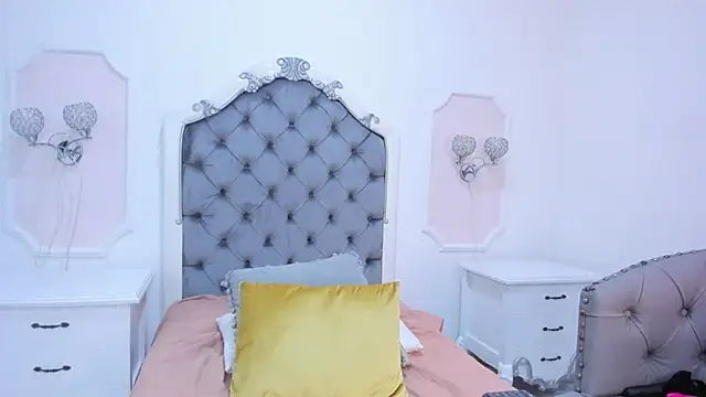 Pamela_thompson7 - Show ass and open buttocks