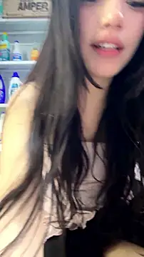 MayyBonita - FLASH BOOBS + SPANK ASS