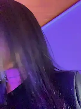 Peachy_pink18 - show pussy in the park