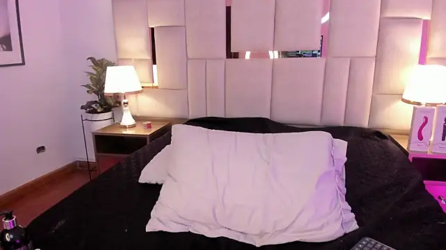 FranchescaVeleska - Your ass on close cam, please 🍑🥵