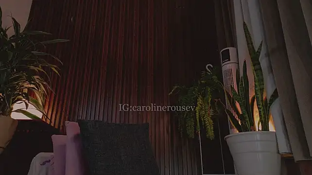 Carolinerousev - show ass close up