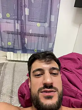 Milano01 - Lei senza mutande che si masturba