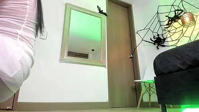 Tara_dl - rub pussy and show tits lady🎃🪄🔮