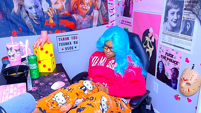 Spookiebaddie - naked + spitplay!