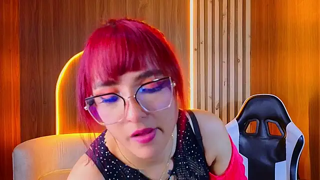 Liss_red_tx - spank boobs