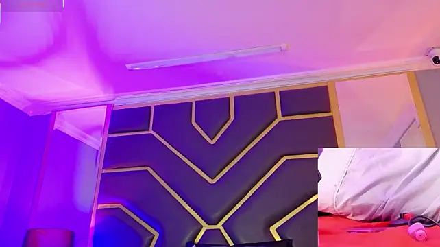 Scarlettt_Ass - 💋 Slaps pussy with paddle wood