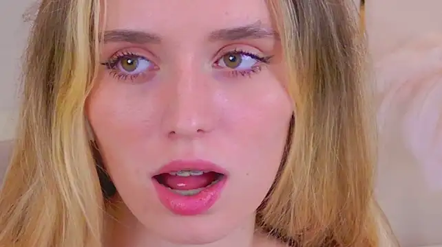 MarybethSnow - suck a dildo
