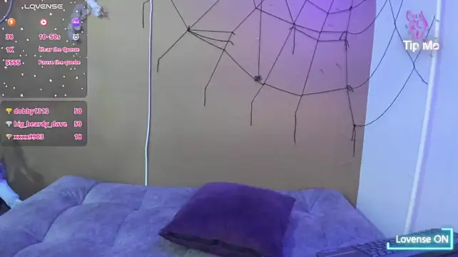 Skylagp - Flash my bare tits and squeeze them