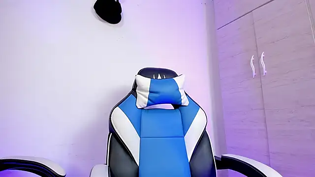 Arianamichell - suck tits both girls