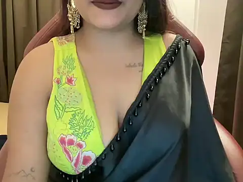Shanayaaa_1 - OIL on my neck, titts, belly