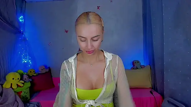 YourLizzyDoll - stay topless 2 min