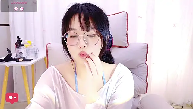 QiQi-Big - m腿抽插小穴出水水~