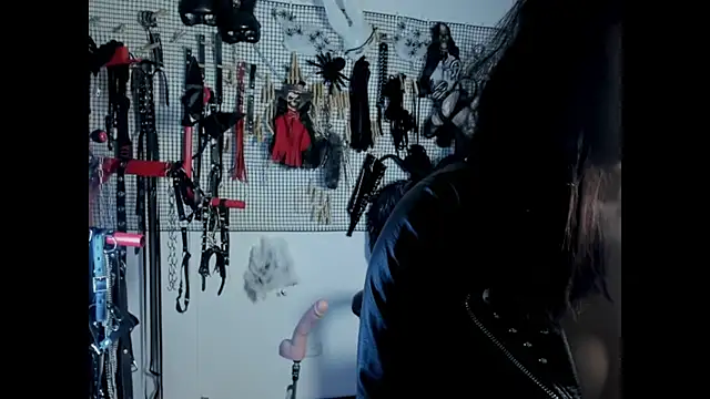 Evil_sammy - pulling nipples