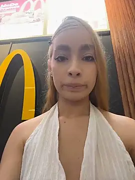 Isabella-gaviria - SQUIRT IN THE MEN'S BATHROOM(MALL)