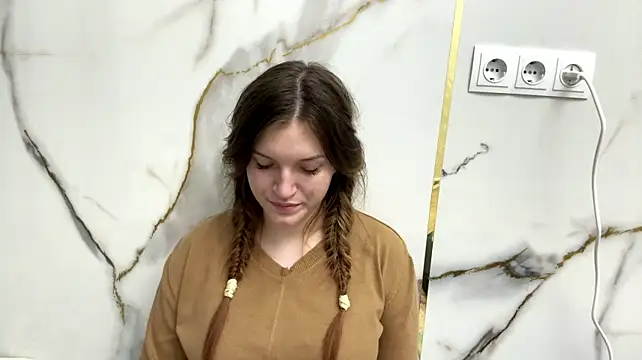 LinaMeall - show the piercing on my tongue and play