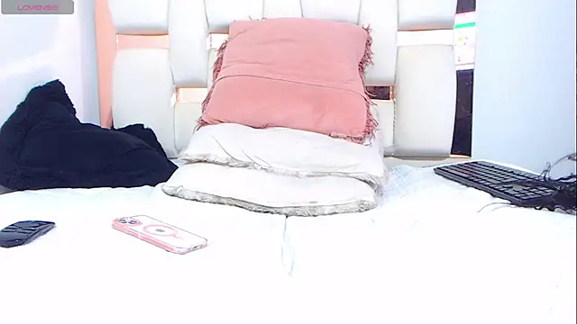 ItsVenuss - 2 fingers in my ass