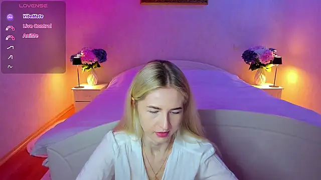 Julie_Blaze - Come play with me ;)