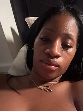 Babymarii - Deep fingering and clit vibrator
