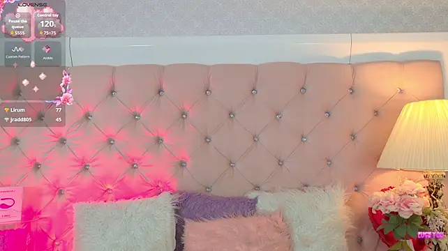 CaterinaRomano - I Rub my clit with the pillow 😋
