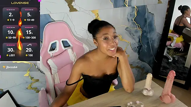 Esmeralda-bk - rub naked pussy