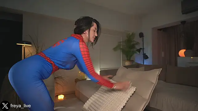 Freyacherie - buttplug tease