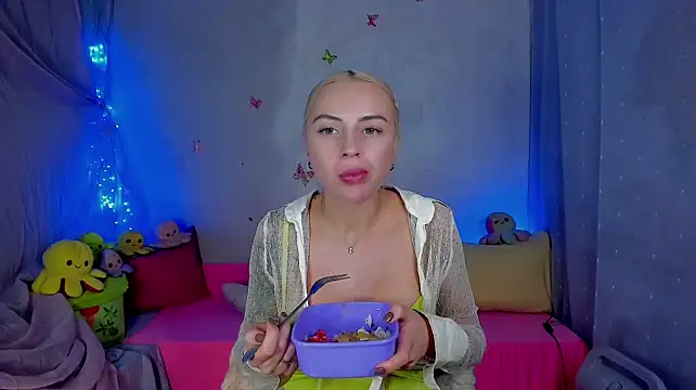 YourLizzyDoll - stay topless 2 min