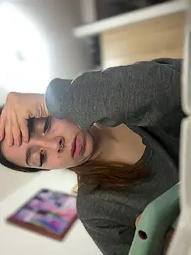 Cloew_Marz - Show and oil + Fingers in pussy