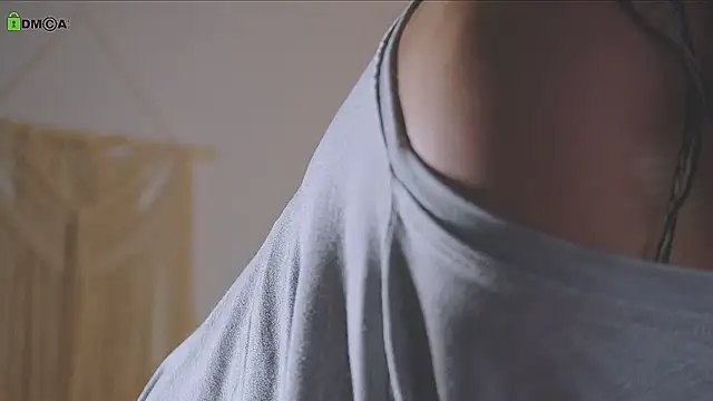 Little_anitta - Show my translucent nipples through bra