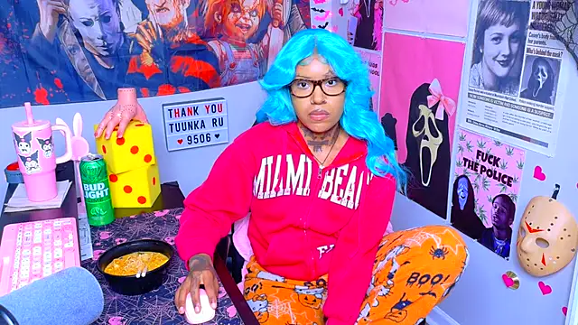 Spookiebaddie - naked + spitplay!