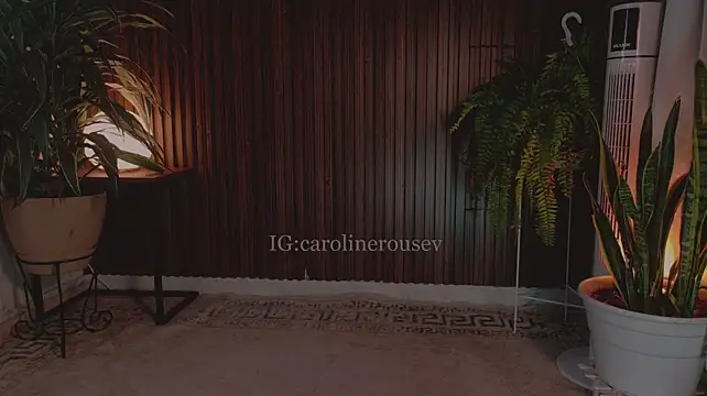 Carolinerousev - show ass close up
