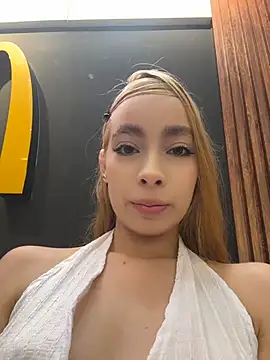 Isabella-gaviria - SQUIRT IN THE MEN'S BATHROOM(MALL)