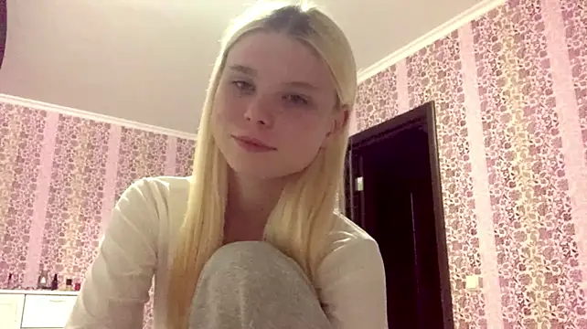 EdwinaDespres - take off my top