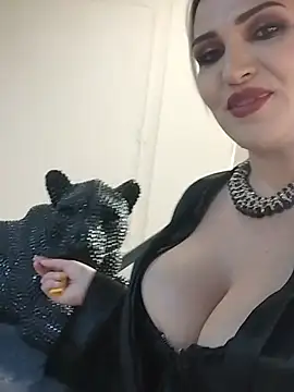 LaylaBlakes - Eye contact for 5 mins