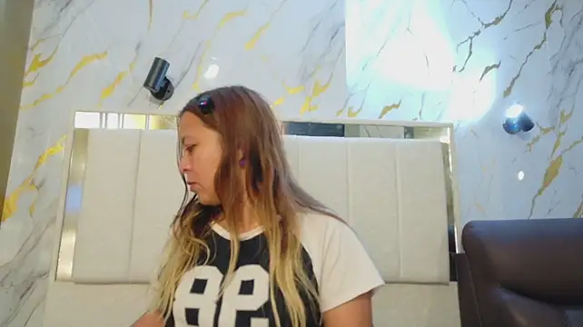 Sami_1_8 - show ass + doggy style pants off