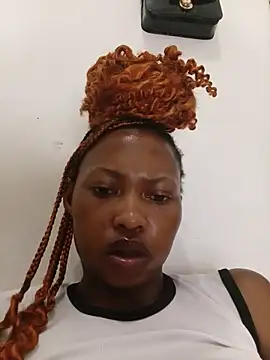 Sweethoneypot25 - Flash fat pussy outside