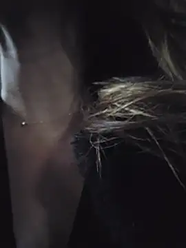 Karen_San_Miguel - Top off + oil in tits + play tits 😈