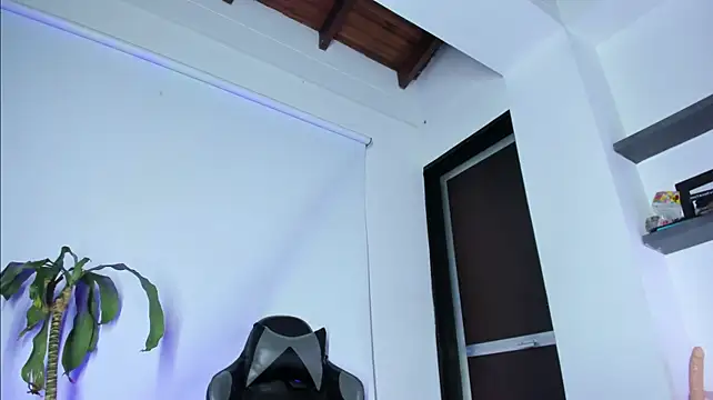Miaa_Foxx03